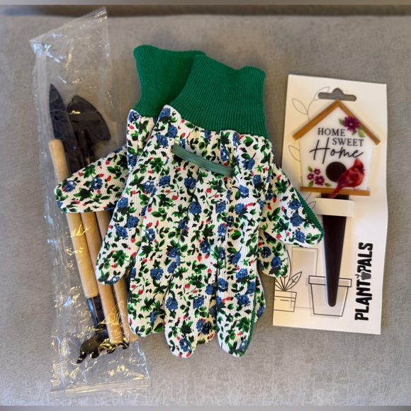 Gardening Bundle (4 Items) - Picture 11 of 16